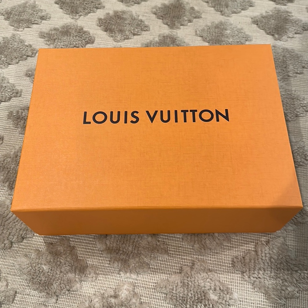 LOUIS VUITTON box